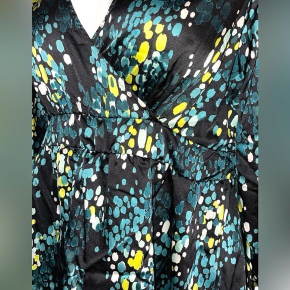 TORRID 3 GreenV-shaped wrap Satin woven blouson sleeves smocked cuff.back tie. - Picture 6 of 11